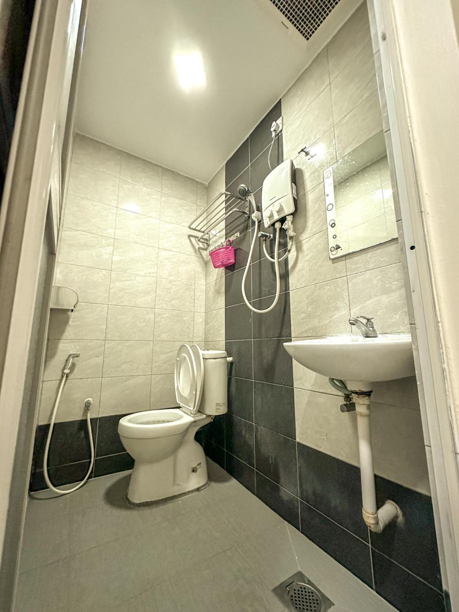 G Star Hotel Пантай Ремис Екстериор снимка